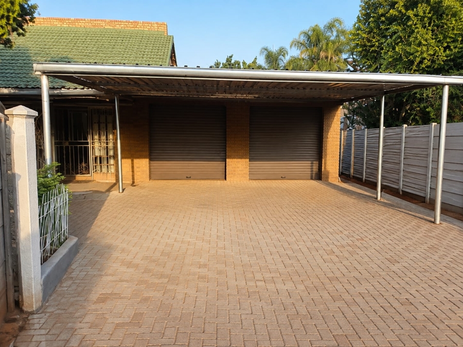 6 Bedroom Property for Sale in Cashan North West